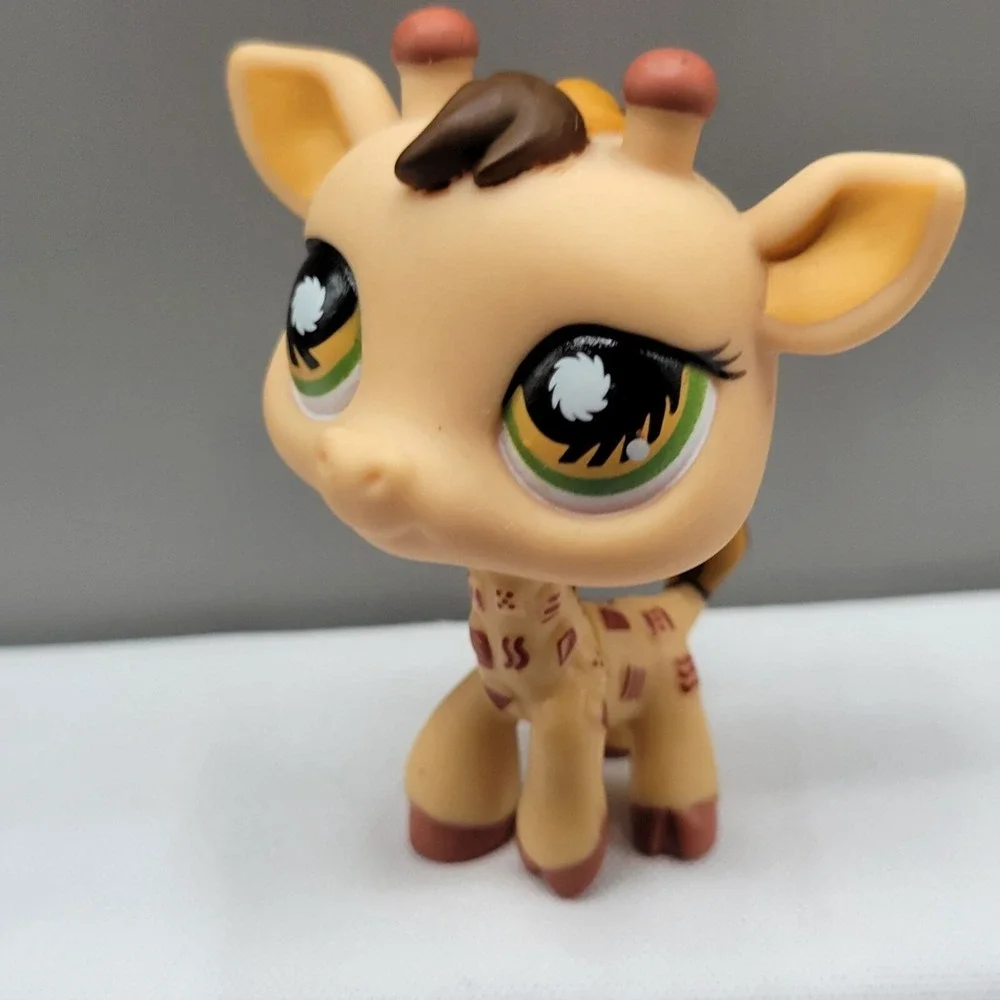 Littlest Pet Shop LPS #902 Giraffe Animal Figurine Hasbro Toy With Green Eyes